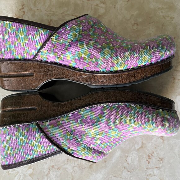 Dansko Clogs Sz 40 Vegan Floral Canvas Design with Brown Trim and Heel - Picture 10 of 14